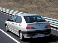 Alfa Romeo 146 Saloon (930) 1.7 MT (129 hp) foto, Alfa Romeo 146 Saloon (930) 1.7 MT (129 hp) fotos, Alfa Romeo 146 Saloon (930) 1.7 MT (129 hp) imagen, Alfa Romeo 146 Saloon (930) 1.7 MT (129 hp) imagenes, Alfa Romeo 146 Saloon (930) 1.7 MT (129 hp) fotografía