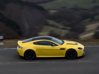 Aston Martin V12 Vantage S coupe 2-door (3 generation) 5.9 V12 AT (573 HP) foto, Aston Martin V12 Vantage S coupe 2-door (3 generation) 5.9 V12 AT (573 HP) fotos, Aston Martin V12 Vantage S coupe 2-door (3 generation) 5.9 V12 AT (573 HP) imagen, Aston Martin V12 Vantage S coupe 2-door (3 generation) 5.9 V12 AT (573 HP) imagenes, Aston Martin V12 Vantage S coupe 2-door (3 generation) 5.9 V12 AT (573 HP) fotografía