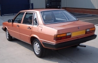 Audi 80 Sedan 4-door (B2) 1.6 GLE MT (109 hp) foto, Audi 80 Sedan 4-door (B2) 1.6 GLE MT (109 hp) fotos, Audi 80 Sedan 4-door (B2) 1.6 GLE MT (109 hp) imagen, Audi 80 Sedan 4-door (B2) 1.6 GLE MT (109 hp) imagenes, Audi 80 Sedan 4-door (B2) 1.6 GLE MT (109 hp) fotografía