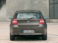 BMW 1 series Hatchback (E87) 118i AT (129hp) foto, BMW 1 series Hatchback (E87) 118i AT (129hp) fotos, BMW 1 series Hatchback (E87) 118i AT (129hp) imagen, BMW 1 series Hatchback (E87) 118i AT (129hp) imagenes, BMW 1 series Hatchback (E87) 118i AT (129hp) fotografía