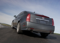 Cadillac CTS CTS-V sedan 4-door (2 generation) AT 6.2 (556hp) foto, Cadillac CTS CTS-V sedan 4-door (2 generation) AT 6.2 (556hp) fotos, Cadillac CTS CTS-V sedan 4-door (2 generation) AT 6.2 (556hp) imagen, Cadillac CTS CTS-V sedan 4-door (2 generation) AT 6.2 (556hp) imagenes, Cadillac CTS CTS-V sedan 4-door (2 generation) AT 6.2 (556hp) fotografía