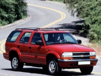 Chevrolet Blazer SUV 5-door (4 generation) 2.2 MT (114 HP) foto, Chevrolet Blazer SUV 5-door (4 generation) 2.2 MT (114 HP) fotos, Chevrolet Blazer SUV 5-door (4 generation) 2.2 MT (114 HP) imagen, Chevrolet Blazer SUV 5-door (4 generation) 2.2 MT (114 HP) imagenes, Chevrolet Blazer SUV 5-door (4 generation) 2.2 MT (114 HP) fotografía