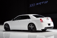 Chrysler 300C SRT8 sedan 4-door (2 generation) 6.1 AT SRT8 (425hp) foto, Chrysler 300C SRT8 sedan 4-door (2 generation) 6.1 AT SRT8 (425hp) fotos, Chrysler 300C SRT8 sedan 4-door (2 generation) 6.1 AT SRT8 (425hp) imagen, Chrysler 300C SRT8 sedan 4-door (2 generation) 6.1 AT SRT8 (425hp) imagenes, Chrysler 300C SRT8 sedan 4-door (2 generation) 6.1 AT SRT8 (425hp) fotografía