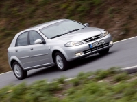 Daewoo Lacetti Hatchback (1 generation) 1.8 MT (122hp) foto, Daewoo Lacetti Hatchback (1 generation) 1.8 MT (122hp) fotos, Daewoo Lacetti Hatchback (1 generation) 1.8 MT (122hp) imagen, Daewoo Lacetti Hatchback (1 generation) 1.8 MT (122hp) imagenes, Daewoo Lacetti Hatchback (1 generation) 1.8 MT (122hp) fotografía