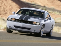 Dodge Challenger Coupe 2-door (3 generation) 6.1 V8 AT SRT8 (431hp) foto, Dodge Challenger Coupe 2-door (3 generation) 6.1 V8 AT SRT8 (431hp) fotos, Dodge Challenger Coupe 2-door (3 generation) 6.1 V8 AT SRT8 (431hp) imagen, Dodge Challenger Coupe 2-door (3 generation) 6.1 V8 AT SRT8 (431hp) imagenes, Dodge Challenger Coupe 2-door (3 generation) 6.1 V8 AT SRT8 (431hp) fotografía