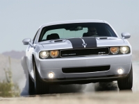 Dodge Challenger Coupe 2-door (3 generation) 6.1 V8 AT SRT8 (431hp) foto, Dodge Challenger Coupe 2-door (3 generation) 6.1 V8 AT SRT8 (431hp) fotos, Dodge Challenger Coupe 2-door (3 generation) 6.1 V8 AT SRT8 (431hp) imagen, Dodge Challenger Coupe 2-door (3 generation) 6.1 V8 AT SRT8 (431hp) imagenes, Dodge Challenger Coupe 2-door (3 generation) 6.1 V8 AT SRT8 (431hp) fotografía