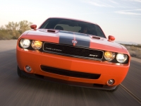 Dodge Challenger Coupe 2-door (3 generation) 6.1 V8 AT SRT8 (431hp) foto, Dodge Challenger Coupe 2-door (3 generation) 6.1 V8 AT SRT8 (431hp) fotos, Dodge Challenger Coupe 2-door (3 generation) 6.1 V8 AT SRT8 (431hp) imagen, Dodge Challenger Coupe 2-door (3 generation) 6.1 V8 AT SRT8 (431hp) imagenes, Dodge Challenger Coupe 2-door (3 generation) 6.1 V8 AT SRT8 (431hp) fotografía