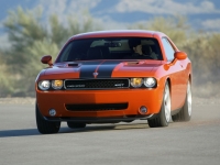 Dodge Challenger Coupe 2-door (3 generation) 6.1 V8 AT SRT8 (431hp) foto, Dodge Challenger Coupe 2-door (3 generation) 6.1 V8 AT SRT8 (431hp) fotos, Dodge Challenger Coupe 2-door (3 generation) 6.1 V8 AT SRT8 (431hp) imagen, Dodge Challenger Coupe 2-door (3 generation) 6.1 V8 AT SRT8 (431hp) imagenes, Dodge Challenger Coupe 2-door (3 generation) 6.1 V8 AT SRT8 (431hp) fotografía