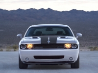 Dodge Challenger Coupe 2-door (3 generation) 6.1 V8 AT SRT8 (431hp) foto, Dodge Challenger Coupe 2-door (3 generation) 6.1 V8 AT SRT8 (431hp) fotos, Dodge Challenger Coupe 2-door (3 generation) 6.1 V8 AT SRT8 (431hp) imagen, Dodge Challenger Coupe 2-door (3 generation) 6.1 V8 AT SRT8 (431hp) imagenes, Dodge Challenger Coupe 2-door (3 generation) 6.1 V8 AT SRT8 (431hp) fotografía