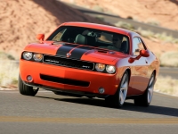 Dodge Challenger Coupe 2-door (3 generation) 6.1 V8 AT SRT8 (431hp) foto, Dodge Challenger Coupe 2-door (3 generation) 6.1 V8 AT SRT8 (431hp) fotos, Dodge Challenger Coupe 2-door (3 generation) 6.1 V8 AT SRT8 (431hp) imagen, Dodge Challenger Coupe 2-door (3 generation) 6.1 V8 AT SRT8 (431hp) imagenes, Dodge Challenger Coupe 2-door (3 generation) 6.1 V8 AT SRT8 (431hp) fotografía