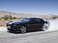 Dodge Challenger Coupe 2-door (3 generation) 6.1 V8 AT SRT8 (431hp) foto, Dodge Challenger Coupe 2-door (3 generation) 6.1 V8 AT SRT8 (431hp) fotos, Dodge Challenger Coupe 2-door (3 generation) 6.1 V8 AT SRT8 (431hp) imagen, Dodge Challenger Coupe 2-door (3 generation) 6.1 V8 AT SRT8 (431hp) imagenes, Dodge Challenger Coupe 2-door (3 generation) 6.1 V8 AT SRT8 (431hp) fotografía