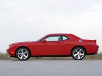 Dodge Challenger Coupe 2-door (3 generation) 6.1 V8 AT SRT8 (431hp) foto, Dodge Challenger Coupe 2-door (3 generation) 6.1 V8 AT SRT8 (431hp) fotos, Dodge Challenger Coupe 2-door (3 generation) 6.1 V8 AT SRT8 (431hp) imagen, Dodge Challenger Coupe 2-door (3 generation) 6.1 V8 AT SRT8 (431hp) imagenes, Dodge Challenger Coupe 2-door (3 generation) 6.1 V8 AT SRT8 (431hp) fotografía