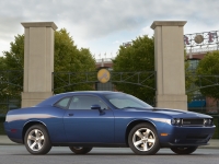 Dodge Challenger Coupe 2-door (3 generation) 6.1 V8 AT SRT8 (431hp) foto, Dodge Challenger Coupe 2-door (3 generation) 6.1 V8 AT SRT8 (431hp) fotos, Dodge Challenger Coupe 2-door (3 generation) 6.1 V8 AT SRT8 (431hp) imagen, Dodge Challenger Coupe 2-door (3 generation) 6.1 V8 AT SRT8 (431hp) imagenes, Dodge Challenger Coupe 2-door (3 generation) 6.1 V8 AT SRT8 (431hp) fotografía