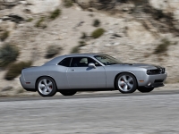 Dodge Challenger Coupe 2-door (3 generation) 6.1 V8 AT SRT8 (431hp) foto, Dodge Challenger Coupe 2-door (3 generation) 6.1 V8 AT SRT8 (431hp) fotos, Dodge Challenger Coupe 2-door (3 generation) 6.1 V8 AT SRT8 (431hp) imagen, Dodge Challenger Coupe 2-door (3 generation) 6.1 V8 AT SRT8 (431hp) imagenes, Dodge Challenger Coupe 2-door (3 generation) 6.1 V8 AT SRT8 (431hp) fotografía