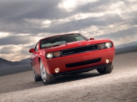 Dodge Challenger Coupe 2-door (3 generation) 6.1 V8 AT SRT8 (431hp) foto, Dodge Challenger Coupe 2-door (3 generation) 6.1 V8 AT SRT8 (431hp) fotos, Dodge Challenger Coupe 2-door (3 generation) 6.1 V8 AT SRT8 (431hp) imagen, Dodge Challenger Coupe 2-door (3 generation) 6.1 V8 AT SRT8 (431hp) imagenes, Dodge Challenger Coupe 2-door (3 generation) 6.1 V8 AT SRT8 (431hp) fotografía