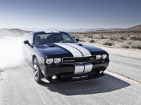 Dodge Challenger Coupe 2-door (3 generation) 6.1 V8 AT SRT8 (431hp) foto, Dodge Challenger Coupe 2-door (3 generation) 6.1 V8 AT SRT8 (431hp) fotos, Dodge Challenger Coupe 2-door (3 generation) 6.1 V8 AT SRT8 (431hp) imagen, Dodge Challenger Coupe 2-door (3 generation) 6.1 V8 AT SRT8 (431hp) imagenes, Dodge Challenger Coupe 2-door (3 generation) 6.1 V8 AT SRT8 (431hp) fotografía