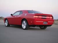 Dodge Challenger Coupe 2-door (3 generation) 6.1 V8 AT SRT8 (431hp) foto, Dodge Challenger Coupe 2-door (3 generation) 6.1 V8 AT SRT8 (431hp) fotos, Dodge Challenger Coupe 2-door (3 generation) 6.1 V8 AT SRT8 (431hp) imagen, Dodge Challenger Coupe 2-door (3 generation) 6.1 V8 AT SRT8 (431hp) imagenes, Dodge Challenger Coupe 2-door (3 generation) 6.1 V8 AT SRT8 (431hp) fotografía