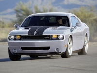 Dodge Challenger Coupe 2-door (3 generation) 6.1 V8 MT SRT8 (431hp) foto, Dodge Challenger Coupe 2-door (3 generation) 6.1 V8 MT SRT8 (431hp) fotos, Dodge Challenger Coupe 2-door (3 generation) 6.1 V8 MT SRT8 (431hp) imagen, Dodge Challenger Coupe 2-door (3 generation) 6.1 V8 MT SRT8 (431hp) imagenes, Dodge Challenger Coupe 2-door (3 generation) 6.1 V8 MT SRT8 (431hp) fotografía