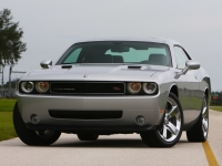 Dodge Challenger Coupe 2-door (3 generation) 6.1 V8 MT SRT8 (431hp) foto, Dodge Challenger Coupe 2-door (3 generation) 6.1 V8 MT SRT8 (431hp) fotos, Dodge Challenger Coupe 2-door (3 generation) 6.1 V8 MT SRT8 (431hp) imagen, Dodge Challenger Coupe 2-door (3 generation) 6.1 V8 MT SRT8 (431hp) imagenes, Dodge Challenger Coupe 2-door (3 generation) 6.1 V8 MT SRT8 (431hp) fotografía