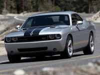 Dodge Challenger Coupe 2-door (3 generation) 6.1 V8 MT SRT8 (431hp) foto, Dodge Challenger Coupe 2-door (3 generation) 6.1 V8 MT SRT8 (431hp) fotos, Dodge Challenger Coupe 2-door (3 generation) 6.1 V8 MT SRT8 (431hp) imagen, Dodge Challenger Coupe 2-door (3 generation) 6.1 V8 MT SRT8 (431hp) imagenes, Dodge Challenger Coupe 2-door (3 generation) 6.1 V8 MT SRT8 (431hp) fotografía