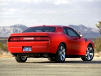 Dodge Challenger Coupe 2-door (3 generation) 6.1 V8 MT SRT8 (431hp) foto, Dodge Challenger Coupe 2-door (3 generation) 6.1 V8 MT SRT8 (431hp) fotos, Dodge Challenger Coupe 2-door (3 generation) 6.1 V8 MT SRT8 (431hp) imagen, Dodge Challenger Coupe 2-door (3 generation) 6.1 V8 MT SRT8 (431hp) imagenes, Dodge Challenger Coupe 2-door (3 generation) 6.1 V8 MT SRT8 (431hp) fotografía