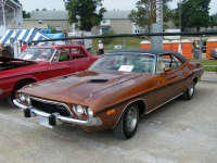 Dodge Challenger Hardtop (1 generation) 5.2 V8 3MT (230hp) foto, Dodge Challenger Hardtop (1 generation) 5.2 V8 3MT (230hp) fotos, Dodge Challenger Hardtop (1 generation) 5.2 V8 3MT (230hp) imagen, Dodge Challenger Hardtop (1 generation) 5.2 V8 3MT (230hp) imagenes, Dodge Challenger Hardtop (1 generation) 5.2 V8 3MT (230hp) fotografía