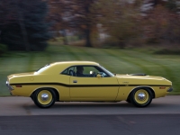 Dodge Challenger R/T coupe 2-door (1 generation) 6.3 4MT (335hp) foto, Dodge Challenger R/T coupe 2-door (1 generation) 6.3 4MT (335hp) fotos, Dodge Challenger R/T coupe 2-door (1 generation) 6.3 4MT (335hp) imagen, Dodge Challenger R/T coupe 2-door (1 generation) 6.3 4MT (335hp) imagenes, Dodge Challenger R/T coupe 2-door (1 generation) 6.3 4MT (335hp) fotografía