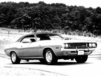 Dodge Challenger R/T coupe 2-door (1 generation) 6.3 4MT (335hp) foto, Dodge Challenger R/T coupe 2-door (1 generation) 6.3 4MT (335hp) fotos, Dodge Challenger R/T coupe 2-door (1 generation) 6.3 4MT (335hp) imagen, Dodge Challenger R/T coupe 2-door (1 generation) 6.3 4MT (335hp) imagenes, Dodge Challenger R/T coupe 2-door (1 generation) 6.3 4MT (335hp) fotografía