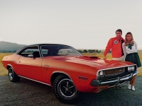 Dodge Challenger R/T coupe 2-door (1 generation) 6.3 4MT (335hp) foto, Dodge Challenger R/T coupe 2-door (1 generation) 6.3 4MT (335hp) fotos, Dodge Challenger R/T coupe 2-door (1 generation) 6.3 4MT (335hp) imagen, Dodge Challenger R/T coupe 2-door (1 generation) 6.3 4MT (335hp) imagenes, Dodge Challenger R/T coupe 2-door (1 generation) 6.3 4MT (335hp) fotografía