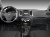 Hyundai Accent Sedan (MC) AT 1.4 (97hp) foto, Hyundai Accent Sedan (MC) AT 1.4 (97hp) fotos, Hyundai Accent Sedan (MC) AT 1.4 (97hp) imagen, Hyundai Accent Sedan (MC) AT 1.4 (97hp) imagenes, Hyundai Accent Sedan (MC) AT 1.4 (97hp) fotografía