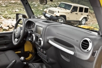 Jeep Wrangler Convertible 2-door (JK) 2.8 TD MT (200 HP) Sahara Polar Edition (2014) foto, Jeep Wrangler Convertible 2-door (JK) 2.8 TD MT (200 HP) Sahara Polar Edition (2014) fotos, Jeep Wrangler Convertible 2-door (JK) 2.8 TD MT (200 HP) Sahara Polar Edition (2014) imagen, Jeep Wrangler Convertible 2-door (JK) 2.8 TD MT (200 HP) Sahara Polar Edition (2014) imagenes, Jeep Wrangler Convertible 2-door (JK) 2.8 TD MT (200 HP) Sahara Polar Edition (2014) fotografía