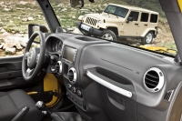 Jeep Wrangler Convertible 2-door (JK) 2.8 TD MT (200 HP) Sport (2014) foto, Jeep Wrangler Convertible 2-door (JK) 2.8 TD MT (200 HP) Sport (2014) fotos, Jeep Wrangler Convertible 2-door (JK) 2.8 TD MT (200 HP) Sport (2014) imagen, Jeep Wrangler Convertible 2-door (JK) 2.8 TD MT (200 HP) Sport (2014) imagenes, Jeep Wrangler Convertible 2-door (JK) 2.8 TD MT (200 HP) Sport (2014) fotografía