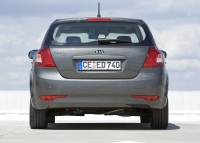 Kia CEE'd Hatchback 5-door. (1 generation) 1.6 CRDi AT (116hp) foto, Kia CEE'd Hatchback 5-door. (1 generation) 1.6 CRDi AT (116hp) fotos, Kia CEE'd Hatchback 5-door. (1 generation) 1.6 CRDi AT (116hp) imagen, Kia CEE'd Hatchback 5-door. (1 generation) 1.6 CRDi AT (116hp) imagenes, Kia CEE'd Hatchback 5-door. (1 generation) 1.6 CRDi AT (116hp) fotografía