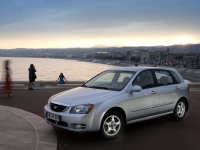 Kia Cerato Hatchback (1 generation) 1.6 MT (105hp) foto, Kia Cerato Hatchback (1 generation) 1.6 MT (105hp) fotos, Kia Cerato Hatchback (1 generation) 1.6 MT (105hp) imagen, Kia Cerato Hatchback (1 generation) 1.6 MT (105hp) imagenes, Kia Cerato Hatchback (1 generation) 1.6 MT (105hp) fotografía