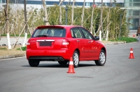 Kia Cerato Hatchback (1 generation) 2.0 MT (143hp) foto, Kia Cerato Hatchback (1 generation) 2.0 MT (143hp) fotos, Kia Cerato Hatchback (1 generation) 2.0 MT (143hp) imagen, Kia Cerato Hatchback (1 generation) 2.0 MT (143hp) imagenes, Kia Cerato Hatchback (1 generation) 2.0 MT (143hp) fotografía