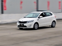 Kia K2 Hatchback (1 generation) 1.4 AT (107 HP) foto, Kia K2 Hatchback (1 generation) 1.4 AT (107 HP) fotos, Kia K2 Hatchback (1 generation) 1.4 AT (107 HP) imagen, Kia K2 Hatchback (1 generation) 1.4 AT (107 HP) imagenes, Kia K2 Hatchback (1 generation) 1.4 AT (107 HP) fotografía