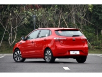 Kia K2 Hatchback (1 generation) 1.4 AT (107 HP) foto, Kia K2 Hatchback (1 generation) 1.4 AT (107 HP) fotos, Kia K2 Hatchback (1 generation) 1.4 AT (107 HP) imagen, Kia K2 Hatchback (1 generation) 1.4 AT (107 HP) imagenes, Kia K2 Hatchback (1 generation) 1.4 AT (107 HP) fotografía