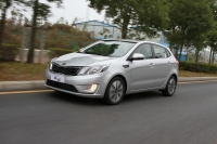 Kia K2 Hatchback (1 generation) 1.4 AT (107 HP) foto, Kia K2 Hatchback (1 generation) 1.4 AT (107 HP) fotos, Kia K2 Hatchback (1 generation) 1.4 AT (107 HP) imagen, Kia K2 Hatchback (1 generation) 1.4 AT (107 HP) imagenes, Kia K2 Hatchback (1 generation) 1.4 AT (107 HP) fotografía