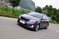 Kia K2 Saloon (1 generation) 1.4 MT (107 HP) foto, Kia K2 Saloon (1 generation) 1.4 MT (107 HP) fotos, Kia K2 Saloon (1 generation) 1.4 MT (107 HP) imagen, Kia K2 Saloon (1 generation) 1.4 MT (107 HP) imagenes, Kia K2 Saloon (1 generation) 1.4 MT (107 HP) fotografía