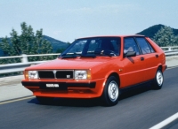 Lancia Delta Hatchback (1 generation) 1.3 4MT (75 hp) foto, Lancia Delta Hatchback (1 generation) 1.3 4MT (75 hp) fotos, Lancia Delta Hatchback (1 generation) 1.3 4MT (75 hp) imagen, Lancia Delta Hatchback (1 generation) 1.3 4MT (75 hp) imagenes, Lancia Delta Hatchback (1 generation) 1.3 4MT (75 hp) fotografía