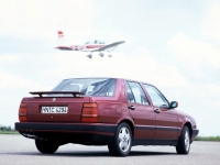 Lancia Thema Saloon (1 generation) 2.0 AT (152 hp) foto, Lancia Thema Saloon (1 generation) 2.0 AT (152 hp) fotos, Lancia Thema Saloon (1 generation) 2.0 AT (152 hp) imagen, Lancia Thema Saloon (1 generation) 2.0 AT (152 hp) imagenes, Lancia Thema Saloon (1 generation) 2.0 AT (152 hp) fotografía