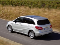 Mercedes-Benz B-Class Hatchback (W246) B 180 CDI BlueEfficiency MT (109hp) basic foto, Mercedes-Benz B-Class Hatchback (W246) B 180 CDI BlueEfficiency MT (109hp) basic fotos, Mercedes-Benz B-Class Hatchback (W246) B 180 CDI BlueEfficiency MT (109hp) basic imagen, Mercedes-Benz B-Class Hatchback (W246) B 180 CDI BlueEfficiency MT (109hp) basic imagenes, Mercedes-Benz B-Class Hatchback (W246) B 180 CDI BlueEfficiency MT (109hp) basic fotografía