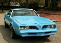 Pontiac Firebird Esprit Skybird coupe 2-door (2 generation) 5.0 MT (127hp) foto, Pontiac Firebird Esprit Skybird coupe 2-door (2 generation) 5.0 MT (127hp) fotos, Pontiac Firebird Esprit Skybird coupe 2-door (2 generation) 5.0 MT (127hp) imagen, Pontiac Firebird Esprit Skybird coupe 2-door (2 generation) 5.0 MT (127hp) imagenes, Pontiac Firebird Esprit Skybird coupe 2-door (2 generation) 5.0 MT (127hp) fotografía