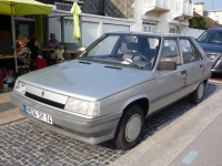 Renault 11 Hatchback 5-door. (2 generation) 1.4 4MT (68hp) foto, Renault 11 Hatchback 5-door. (2 generation) 1.4 4MT (68hp) fotos, Renault 11 Hatchback 5-door. (2 generation) 1.4 4MT (68hp) imagen, Renault 11 Hatchback 5-door. (2 generation) 1.4 4MT (68hp) imagenes, Renault 11 Hatchback 5-door. (2 generation) 1.4 4MT (68hp) fotografía