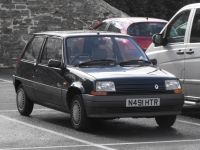 Renault 5 Hatchback 3-door (Supercinq) 1.1 5MT (47hp) foto, Renault 5 Hatchback 3-door (Supercinq) 1.1 5MT (47hp) fotos, Renault 5 Hatchback 3-door (Supercinq) 1.1 5MT (47hp) imagen, Renault 5 Hatchback 3-door (Supercinq) 1.1 5MT (47hp) imagenes, Renault 5 Hatchback 3-door (Supercinq) 1.1 5MT (47hp) fotografía