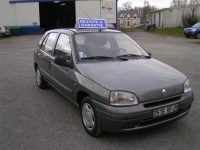 Renault Clio Hatchback 5-door. (1 generation) 1.4 AT (80 HP) foto, Renault Clio Hatchback 5-door. (1 generation) 1.4 AT (80 HP) fotos, Renault Clio Hatchback 5-door. (1 generation) 1.4 AT (80 HP) imagen, Renault Clio Hatchback 5-door. (1 generation) 1.4 AT (80 HP) imagenes, Renault Clio Hatchback 5-door. (1 generation) 1.4 AT (80 HP) fotografía