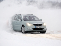 Skoda Octavia Combi wagon 5-door (2 generation) 1.2 TSI MT (105 HP) foto, Skoda Octavia Combi wagon 5-door (2 generation) 1.2 TSI MT (105 HP) fotos, Skoda Octavia Combi wagon 5-door (2 generation) 1.2 TSI MT (105 HP) imagen, Skoda Octavia Combi wagon 5-door (2 generation) 1.2 TSI MT (105 HP) imagenes, Skoda Octavia Combi wagon 5-door (2 generation) 1.2 TSI MT (105 HP) fotografía