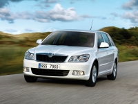 Skoda Octavia Combi wagon 5-door (2 generation) 1.2 TSI MT (105 HP) foto, Skoda Octavia Combi wagon 5-door (2 generation) 1.2 TSI MT (105 HP) fotos, Skoda Octavia Combi wagon 5-door (2 generation) 1.2 TSI MT (105 HP) imagen, Skoda Octavia Combi wagon 5-door (2 generation) 1.2 TSI MT (105 HP) imagenes, Skoda Octavia Combi wagon 5-door (2 generation) 1.2 TSI MT (105 HP) fotografía