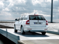 Skoda Octavia Combi wagon 5-door (2 generation) 1.2 TSI MT (105 HP) foto, Skoda Octavia Combi wagon 5-door (2 generation) 1.2 TSI MT (105 HP) fotos, Skoda Octavia Combi wagon 5-door (2 generation) 1.2 TSI MT (105 HP) imagen, Skoda Octavia Combi wagon 5-door (2 generation) 1.2 TSI MT (105 HP) imagenes, Skoda Octavia Combi wagon 5-door (2 generation) 1.2 TSI MT (105 HP) fotografía