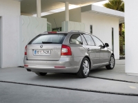 Skoda Octavia Combi wagon 5-door (2 generation) 1.2 TSI MT (105 HP) foto, Skoda Octavia Combi wagon 5-door (2 generation) 1.2 TSI MT (105 HP) fotos, Skoda Octavia Combi wagon 5-door (2 generation) 1.2 TSI MT (105 HP) imagen, Skoda Octavia Combi wagon 5-door (2 generation) 1.2 TSI MT (105 HP) imagenes, Skoda Octavia Combi wagon 5-door (2 generation) 1.2 TSI MT (105 HP) fotografía